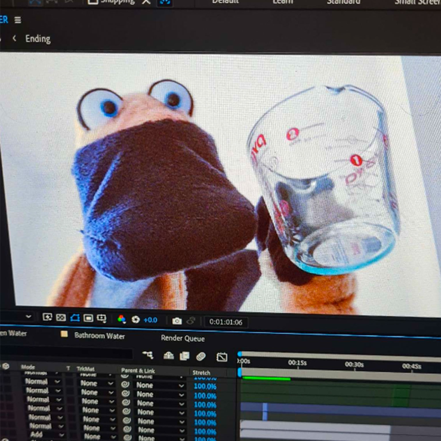 004-Editing 3D animated frog character holding glass of water in Blender rendering software interface with timeline and controls visible